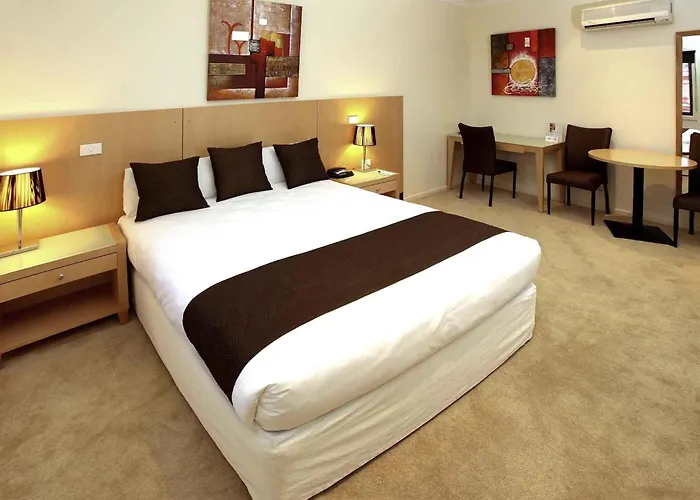 Luxury hotel only: Mercure Hotel Mildura